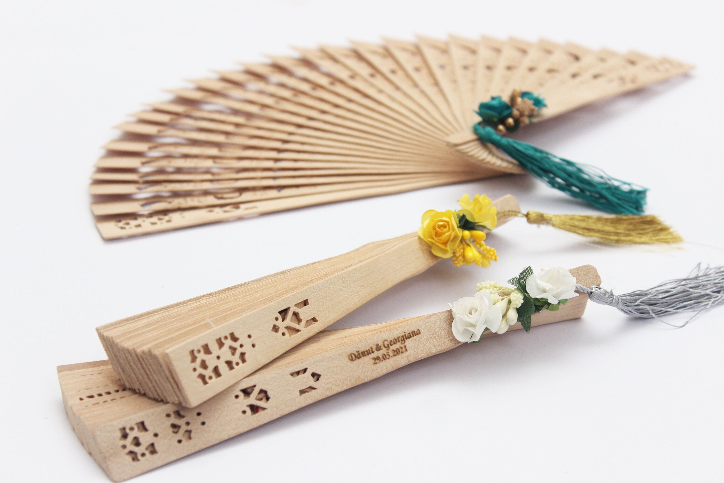 Engraved Dolphin Wooden Fan for Wedding, Natural Fans With One Bud Two Paper Flower and Tassel Decoration Guest Souvenir