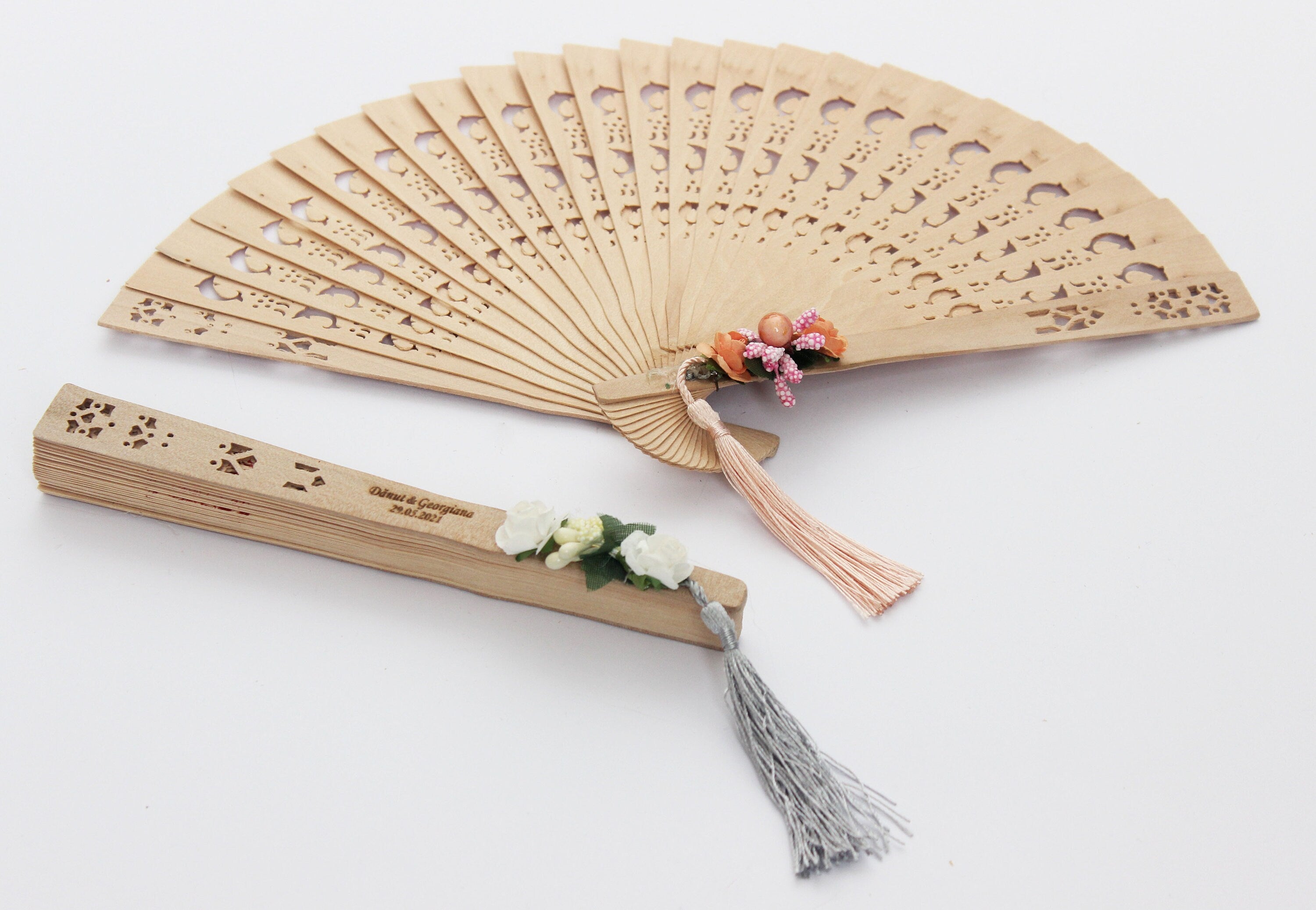 Engraved Dolphin Wooden Fan for Wedding, Natural Fans With One Bud Two Paper Flower and Tassel Decoration Guest Souvenir