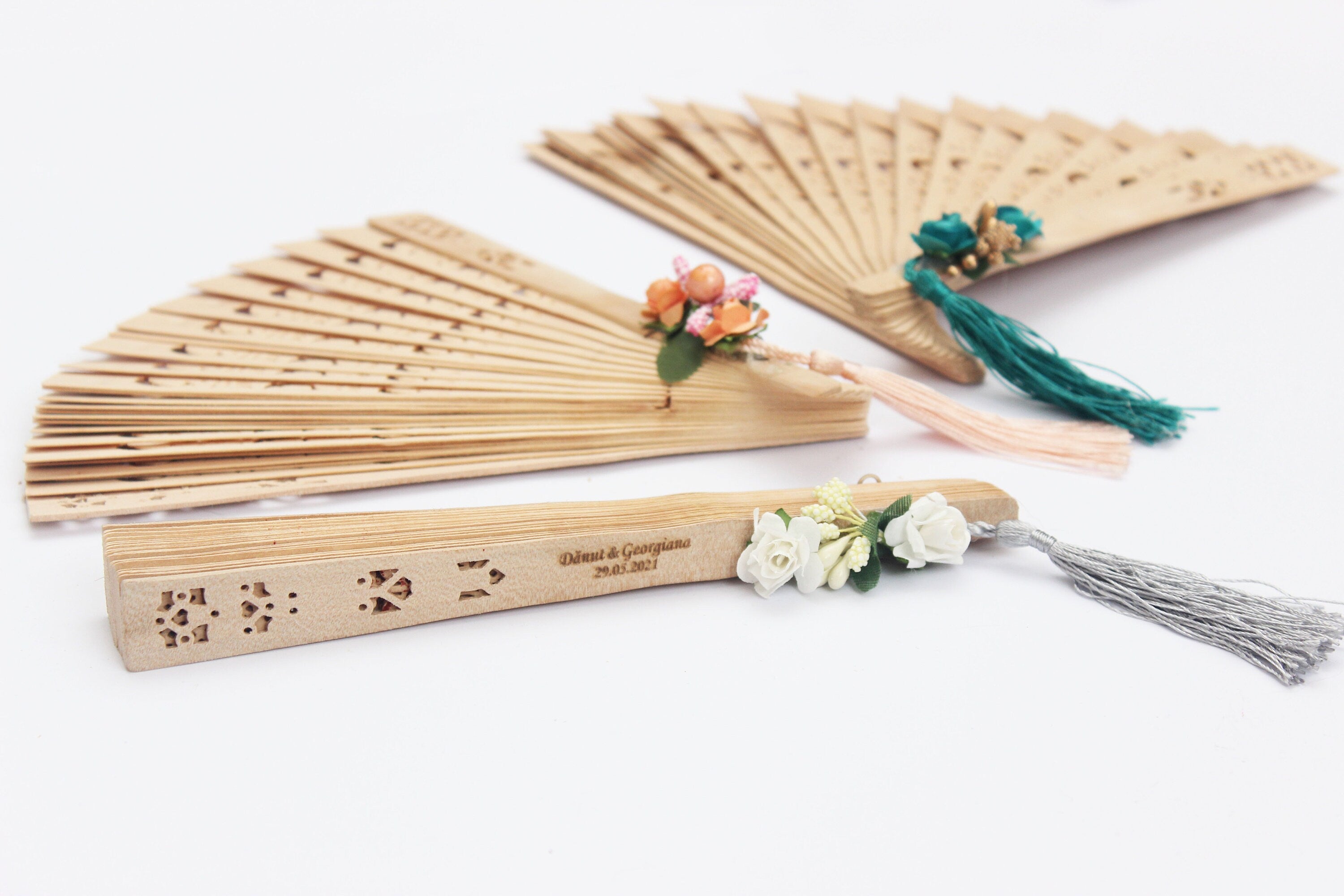 Engraved Dolphin Wooden Fan for Wedding, Natural Fans With One Bud Two Paper Flower and Tassel Decoration Guest Souvenir